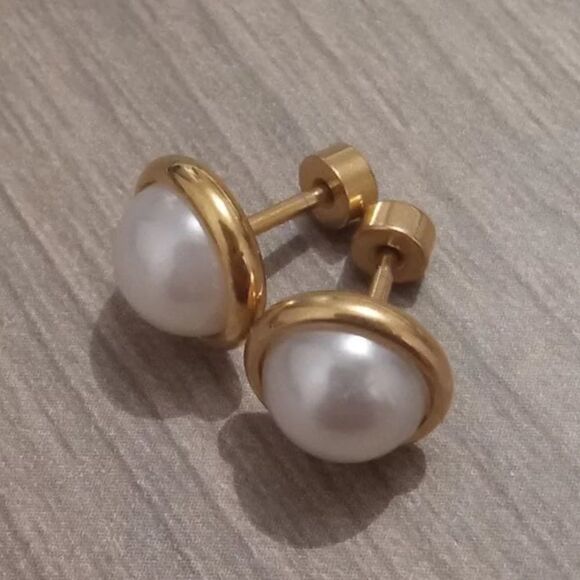 #44 New White Pearl Gold Screw Back Stud Earrings - Picture 10 of 13